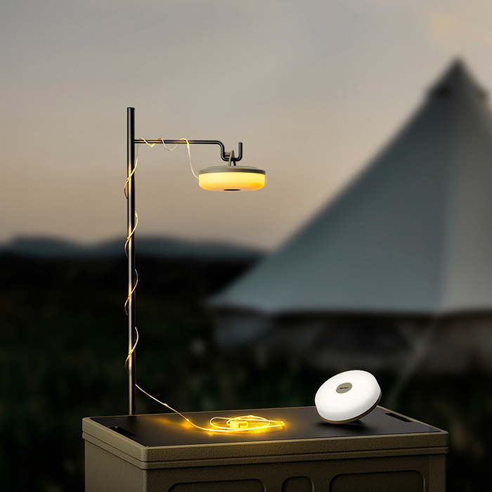 Лампата със светлини осигурява отлично осветление и страхотна атмосфера!