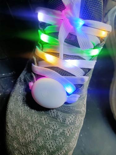 LedLaces, блестящи връзки за обувки - бели с цветни LED светлини - Image 2